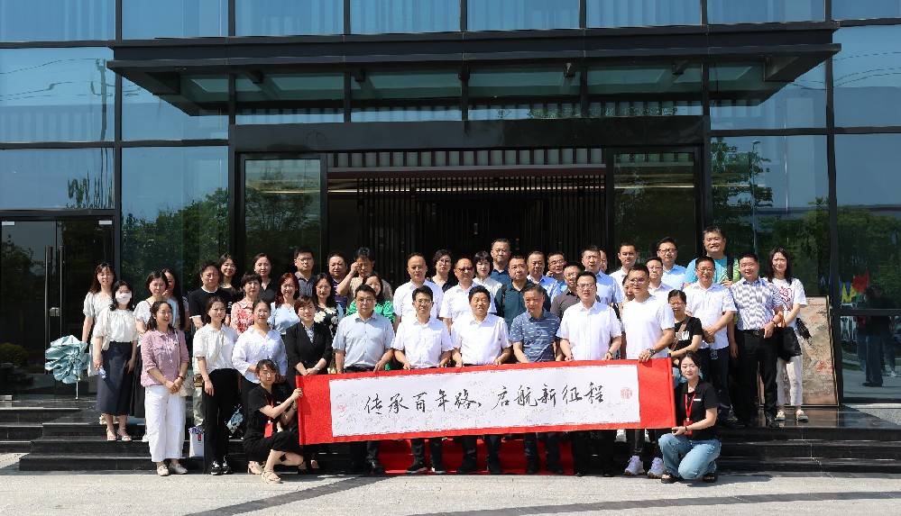 傳承百年路，啟航新征程